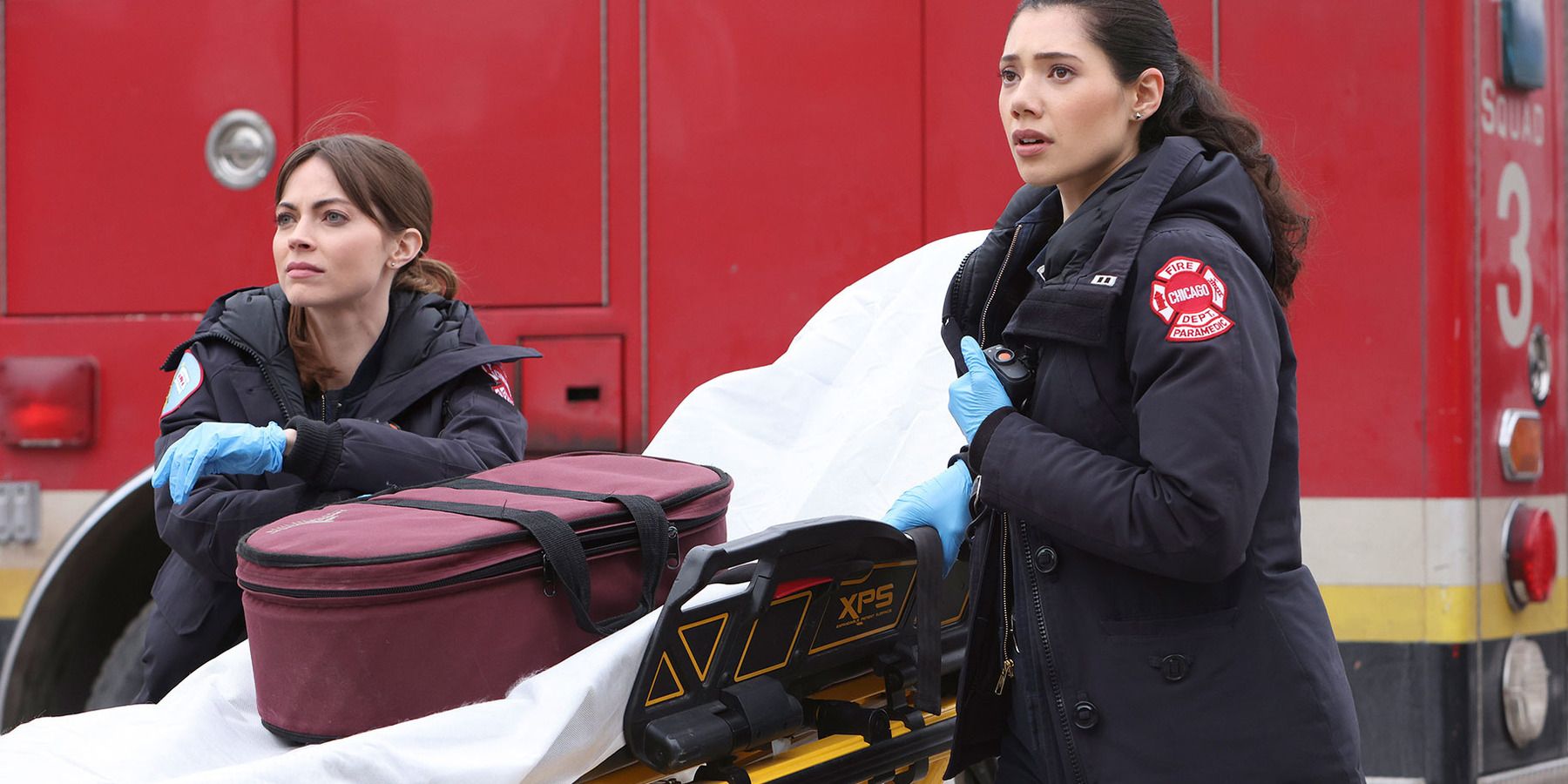     Caitlin Carver în Chicago Fire ca Emma Jacobs