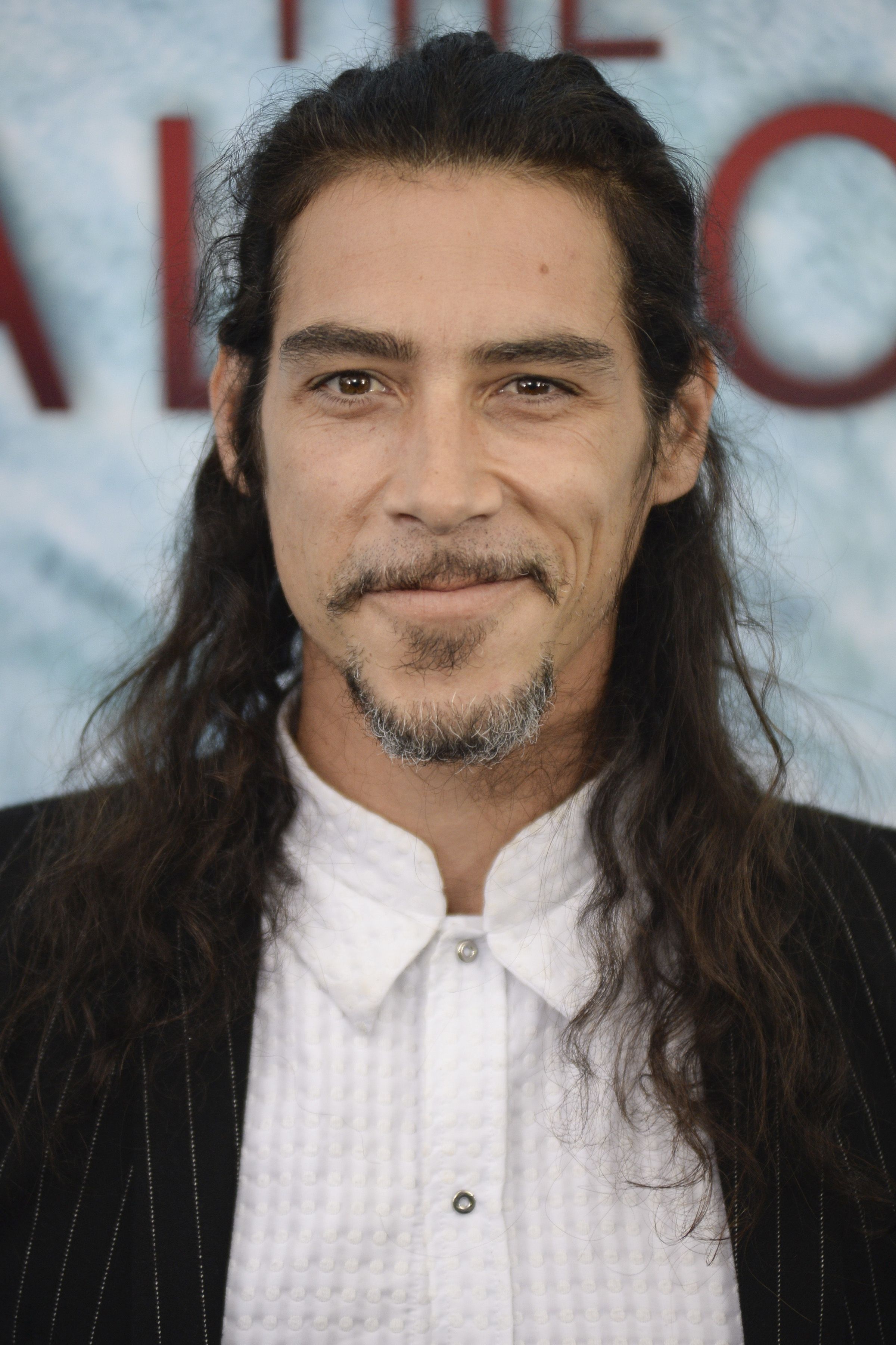Headshot Of Oscar Jaenada