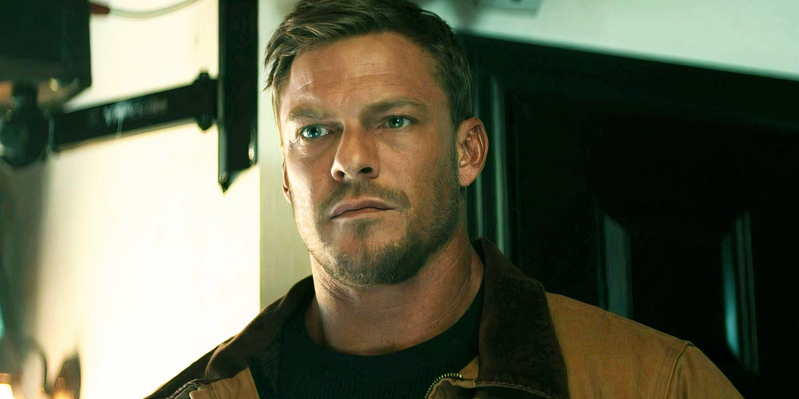 Alan Ritchson de Reacher protagoniza la nueva película de acción del director de Expendables 4