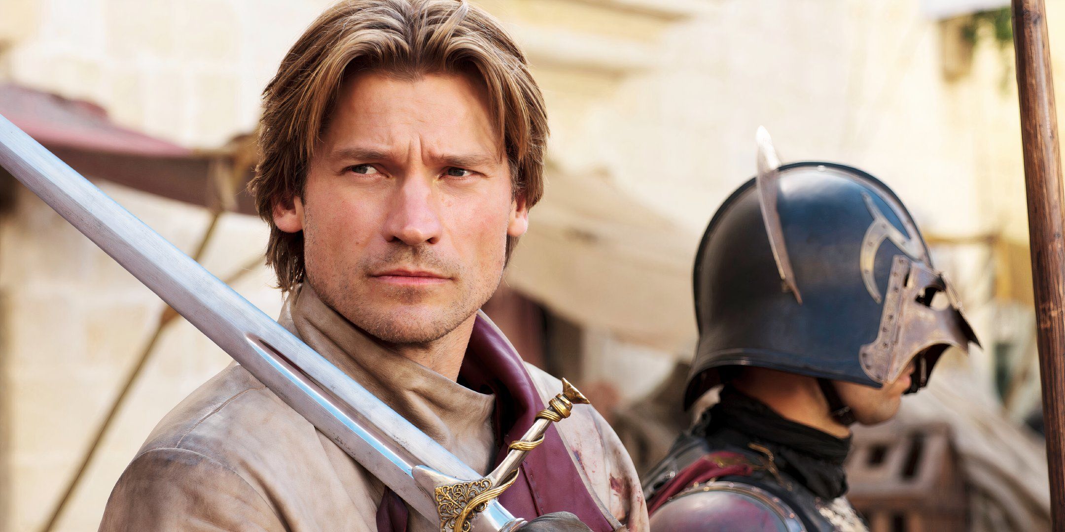 Jaime Lannister (Nikolaj Coster-Waldau) sosteniendo una espada en la temporada 1 de Juego de Tronos