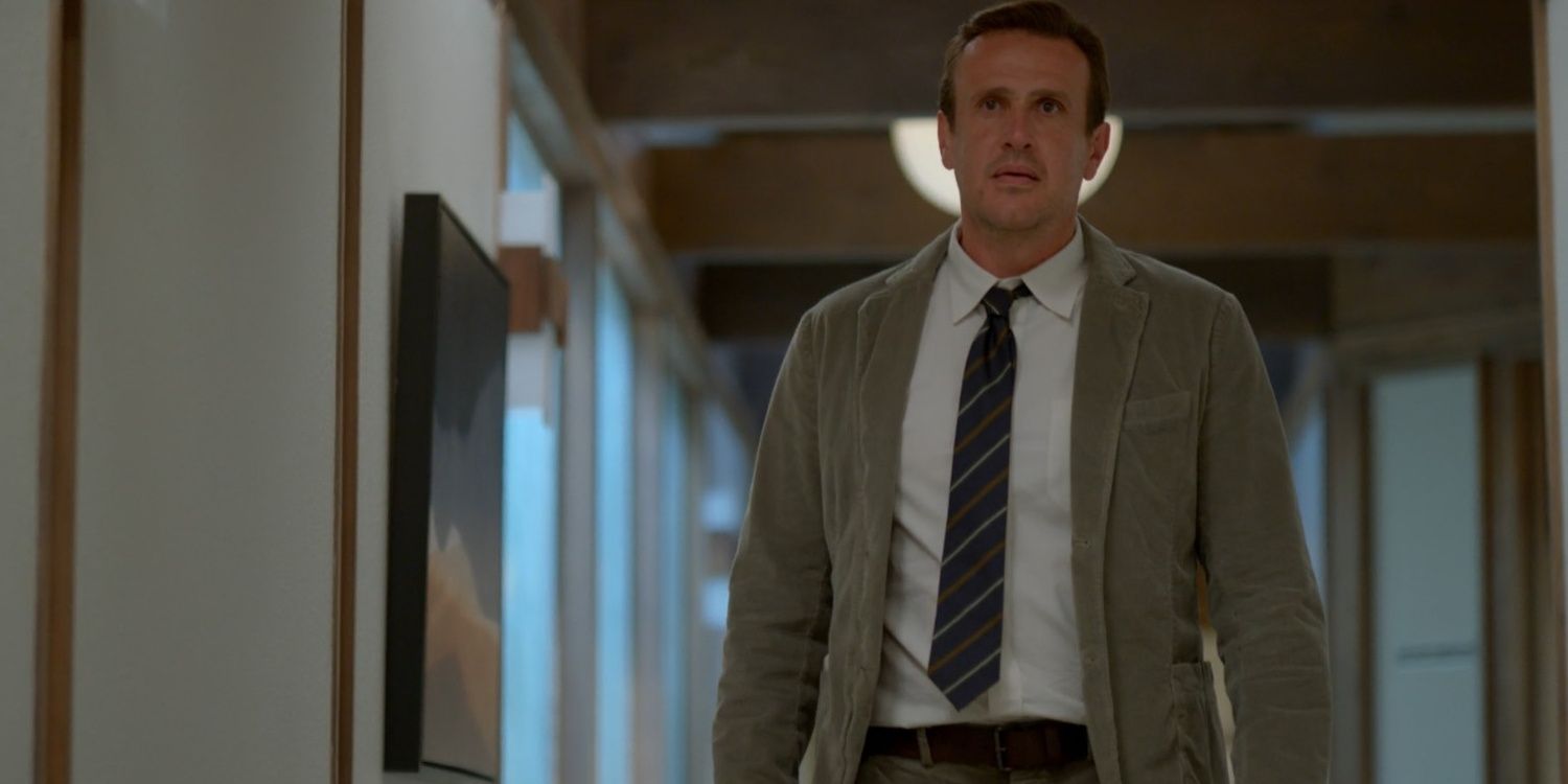 Jimmy (Jason Segel) parece chateado na 2ª temporada de Shrinking 