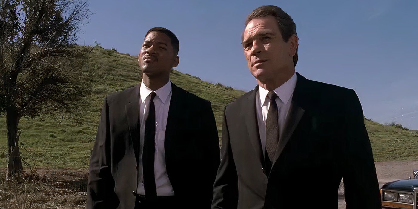 Jay and Kay talking to a woman in Men in Black