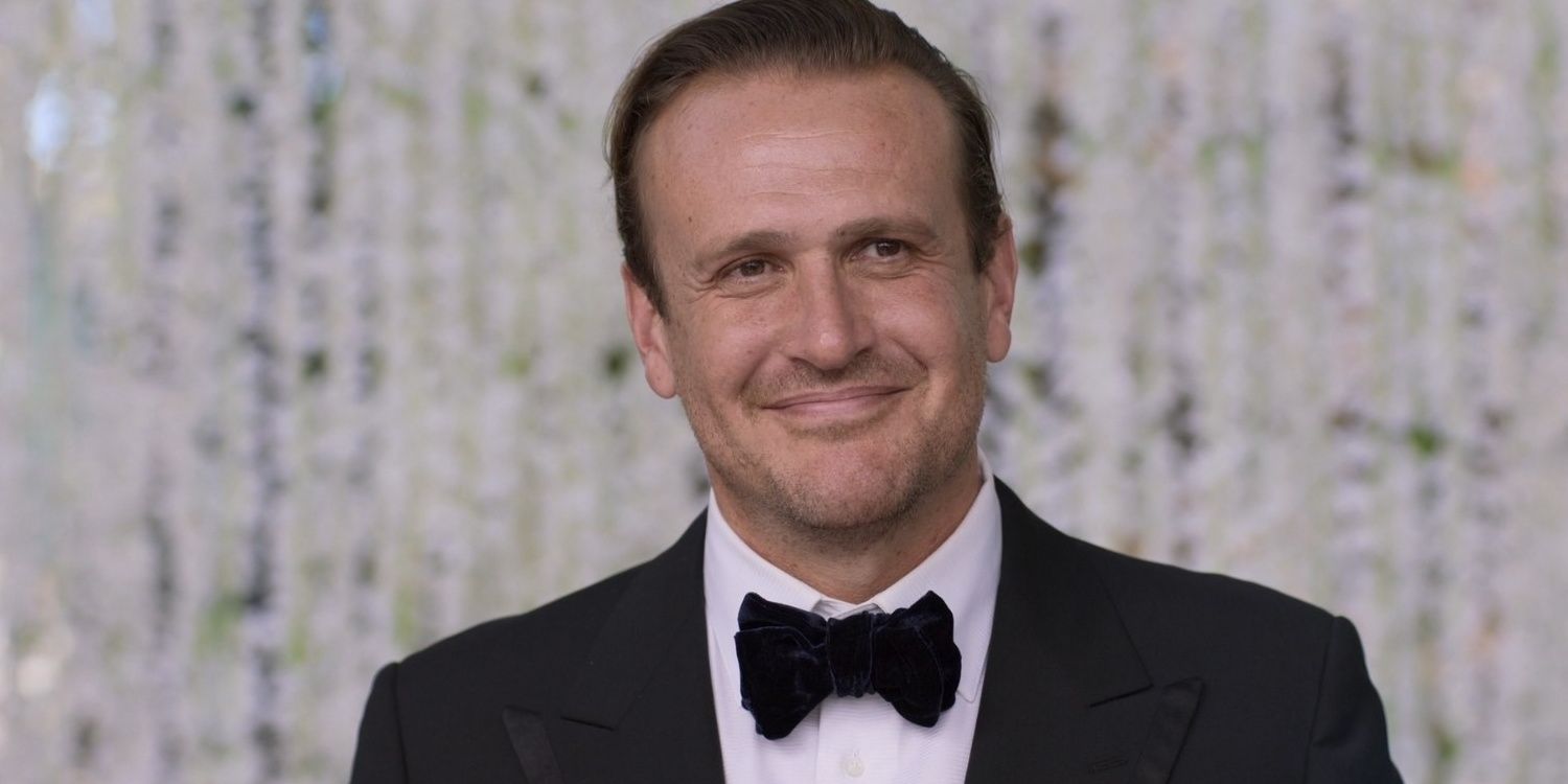 Jimmy (Jason Segel) sonríe en Shrinking 