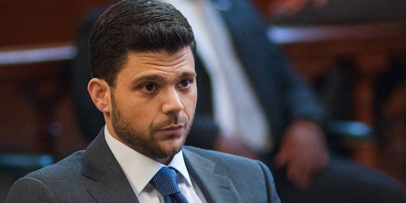Joe Proctor (Jerry Ferrara) staring at someone while inside a courtroom in Power 