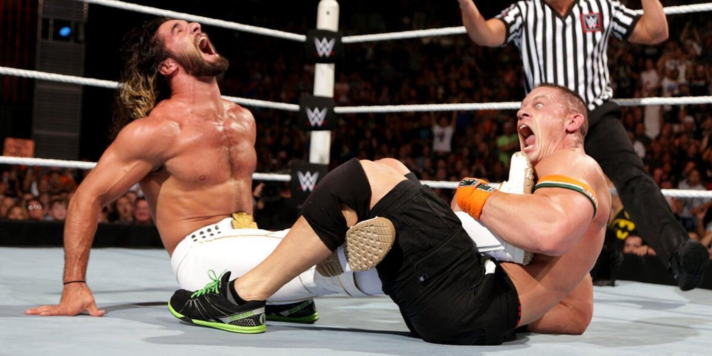 John Cena trava o figure four leg lock em Seth Rollins no WWE SummerSlam 2015