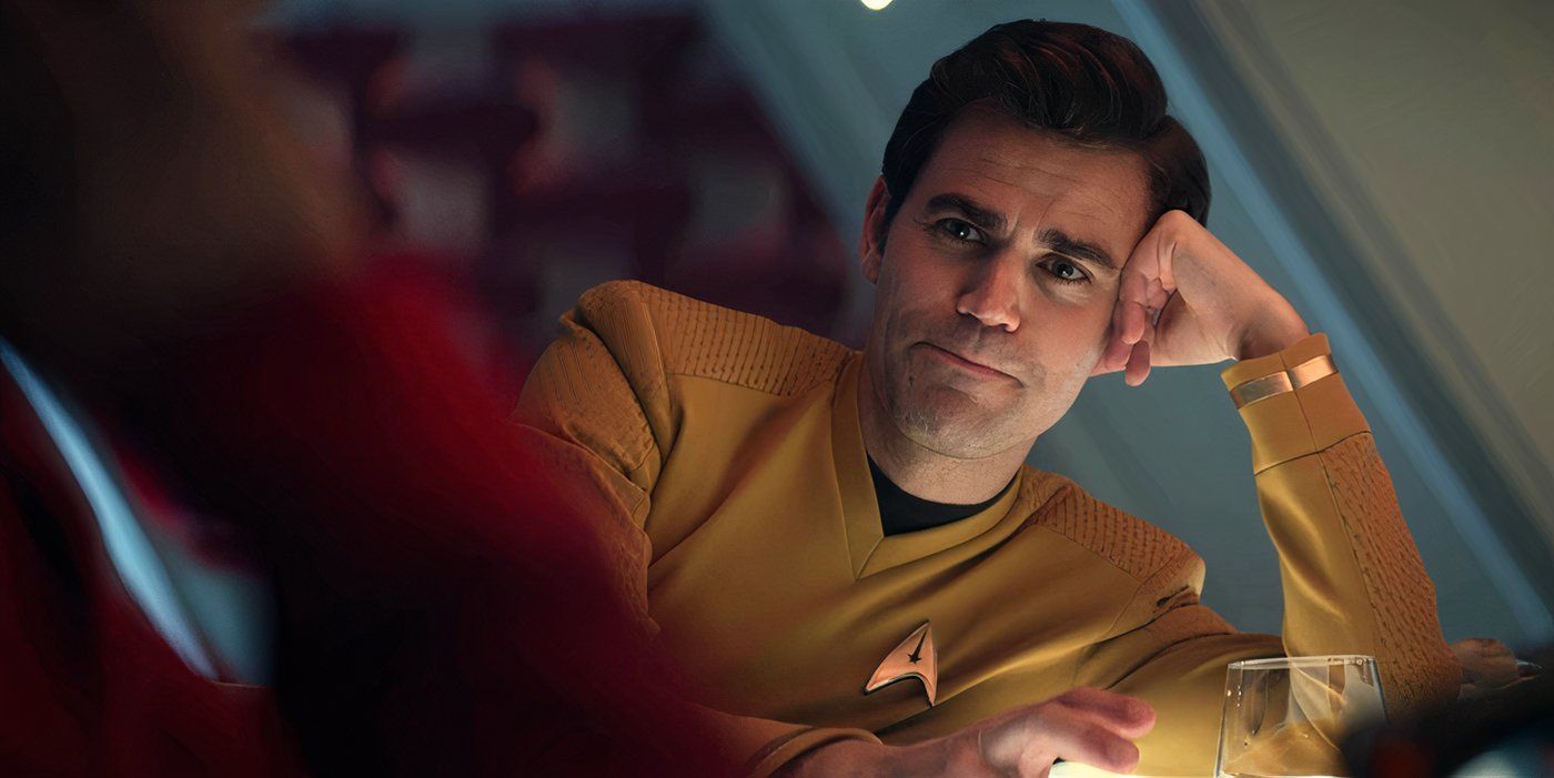 KIrk listens to Uhura in Strange New Worlds