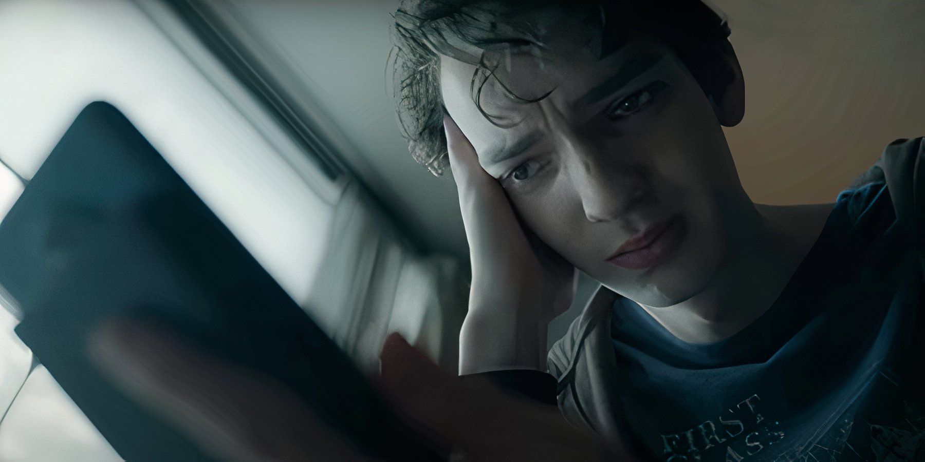 Nicholas Ravenscroft, played by actor Kodi Smit-McPhee, in Alfonso Cuarón's Disclaimer.