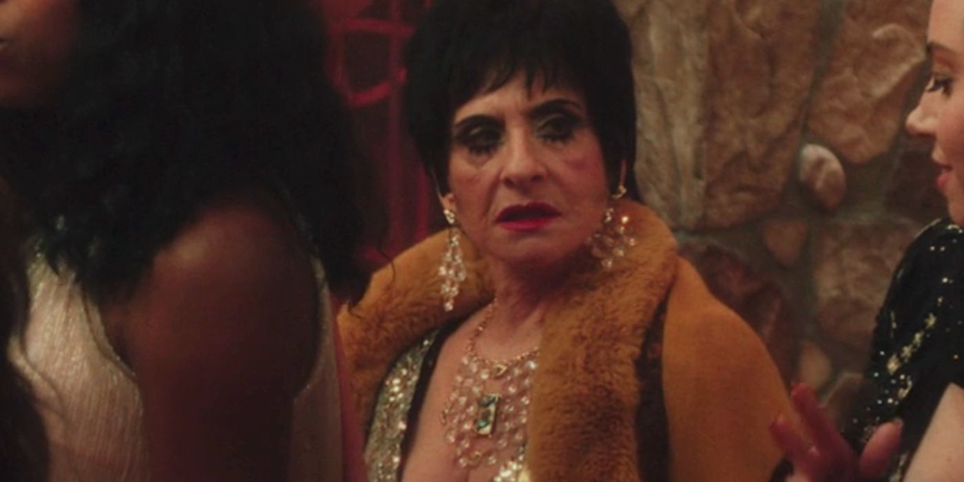 Lilia Caldero como Liza Minnelli en Agatha Episodio 4