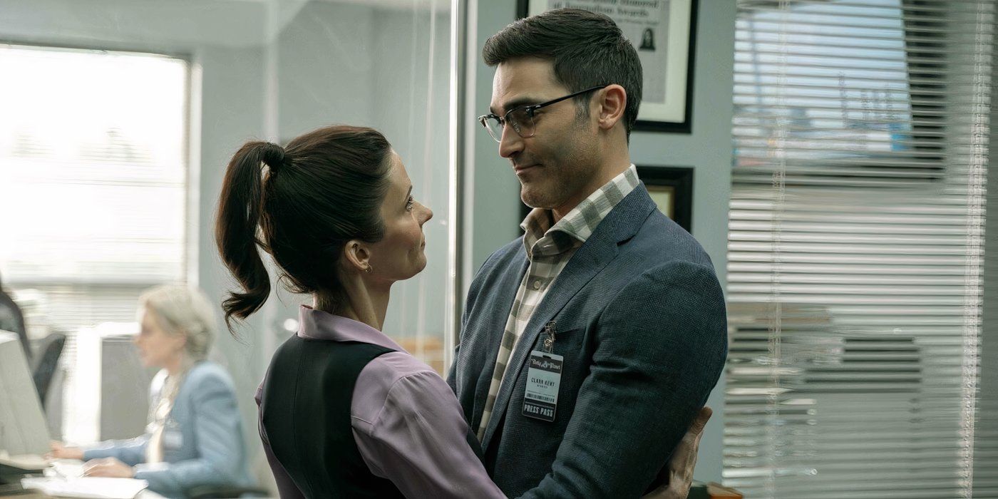 Lois y Clark se abrazan en la temporada 4 Superman & Lois