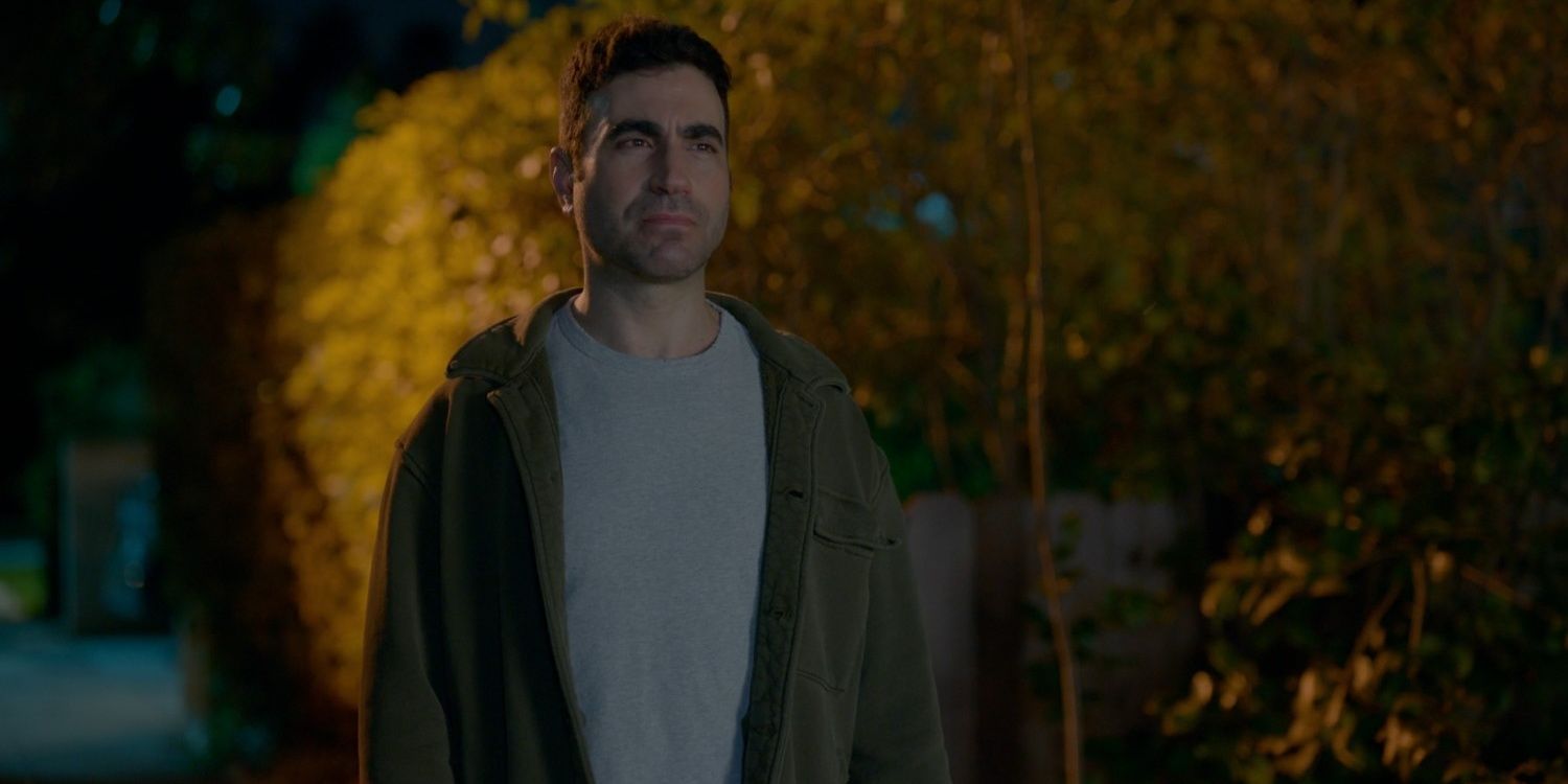 Louis (Brett Goldstein) luce triste en la Temporada 2, Episodio 4, Encogiéndose