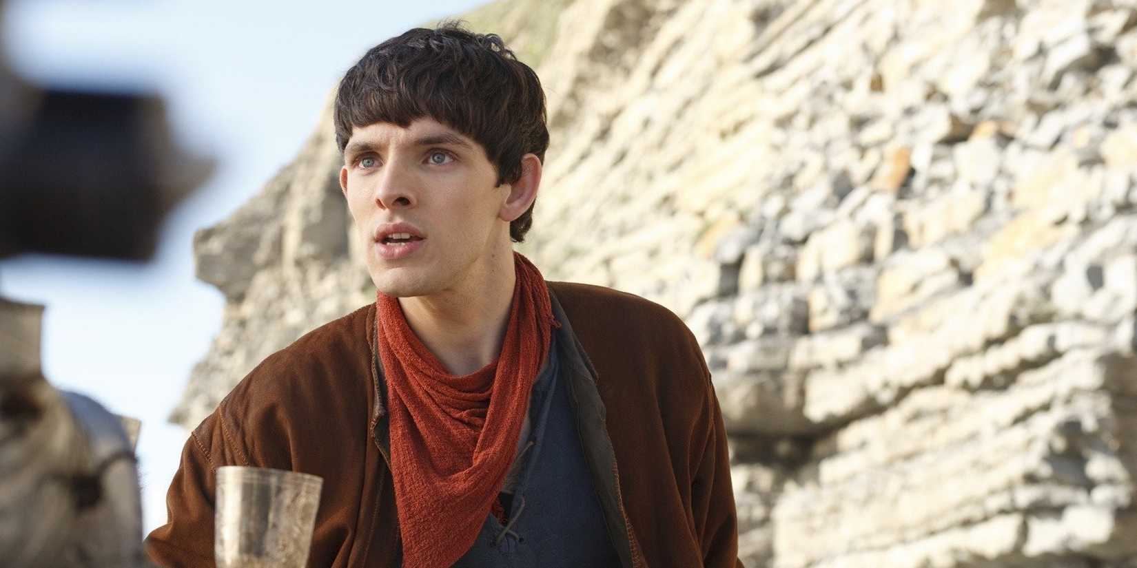 Colin Morgan as Merlin, standing by a cliff, in the Merlin episode "To Kill The King"