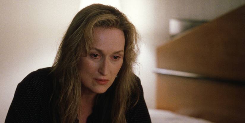 Meryl Streep sitting on a bed looking at the floor in Adaptation (2002)