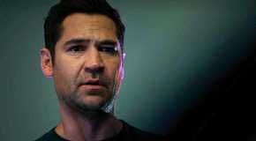 Mickey looks shocked in The Lincoln Lawyer season 3 finale