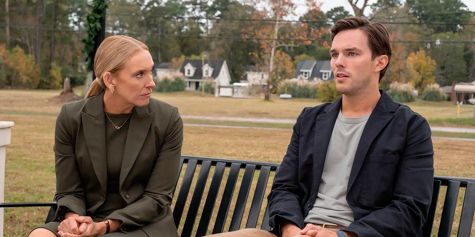 Acerca de A Boy Las estrellas Nicholas Hoult y Toni Collette hablan sobre su reunión en pantalla más de 20 años después