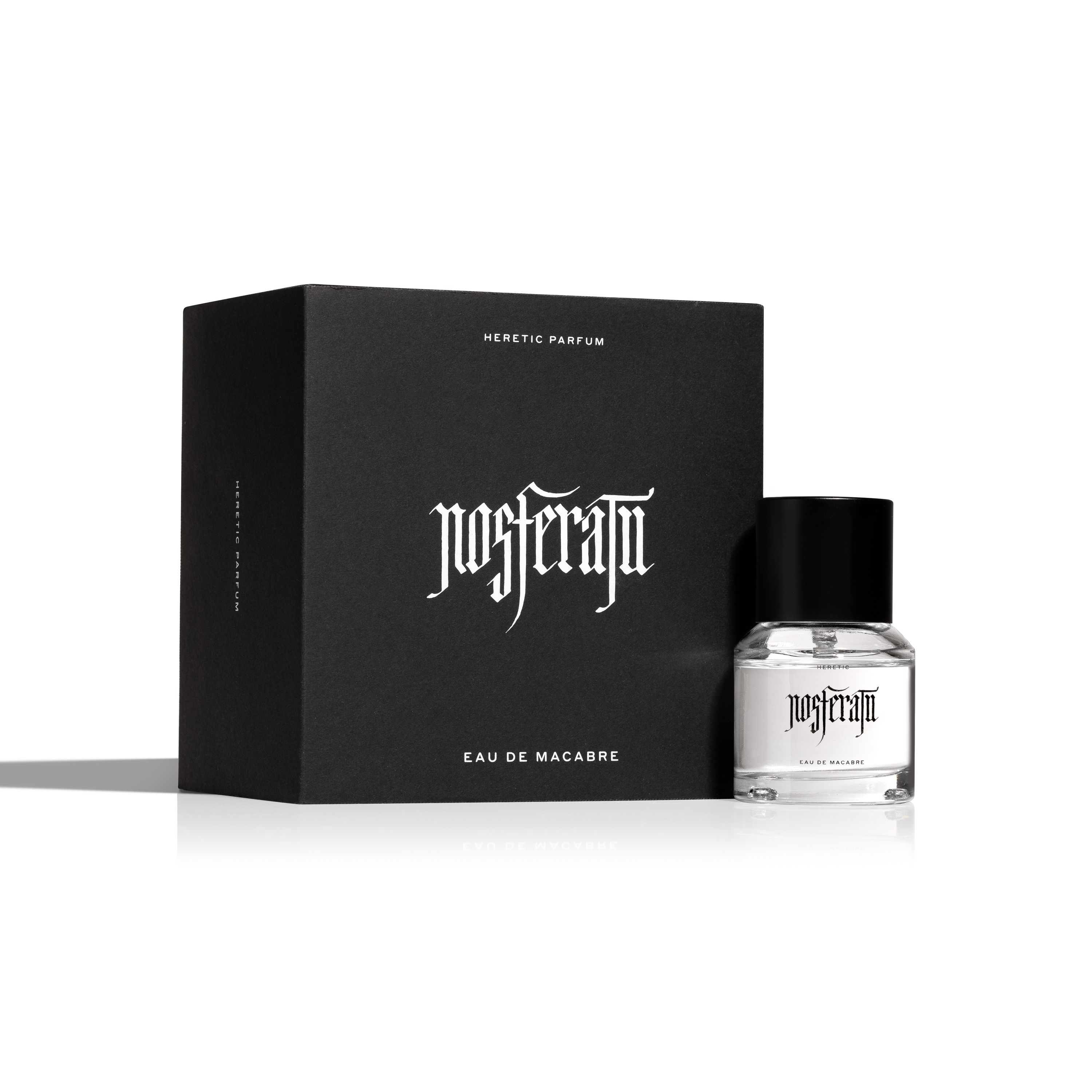 El director del remake de Nosferatu, Robert Eggers, describió a su vampiro como un "cadáver maloliente" y ahora está lanzando una colaboración de perfumes que huele como "un encuentro con una aparición en las frías y húmedas cuevas del castillo del Conde Orlok".