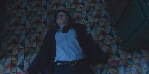 Sazz (Jane Lynch) on the floor with a gunshot wound to the chest in Only Murders in the Building Season 4 Ep 10