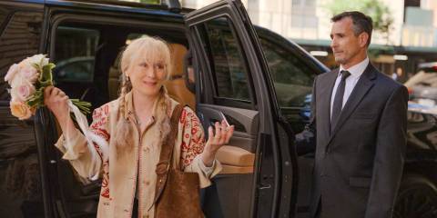 Loretta (Meryl Streep) throws her bridal bouquet before getting into the car in Only Murders in the Building Season 4 Ep 10