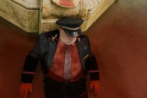 Lester's (Teddy Coluca) dead body in the fountain of the Arconia in Only Murders in the Building Season 4 Ep 10