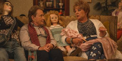 Oliver (Martin Short) and Doreen (Melissa McCarthy) sharing the sofa with Doreen's dolls in Only Murders in the Building Season 4 Episode 7