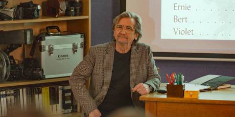 Milton Dudenoff (Griffin Dunne) as a film teacher in Only Murders in the Building Season 4 Episode 8