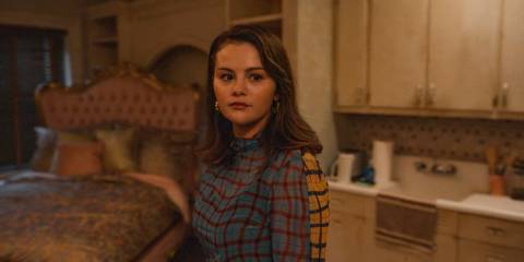 Mabel (Selena Gomez) looking thoughtful in Only Murders in the Building Season 4 Episode 8