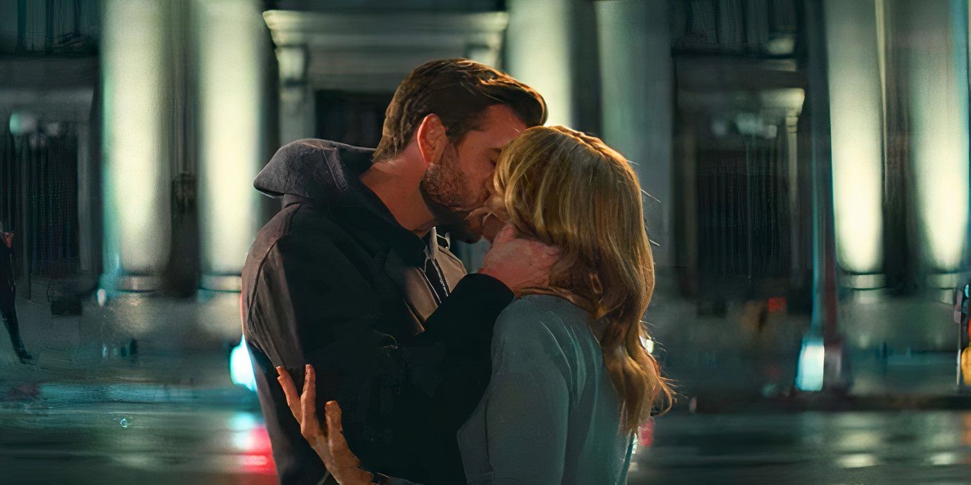 Owen (Liam Hemsworth) and Katherine (Laura Dern) kiss on the streets of New York in Lonely Planet