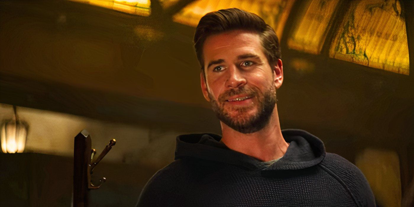 Owen (Liam Hemsworth) sonríe un poco en un bar de Lonely Planet