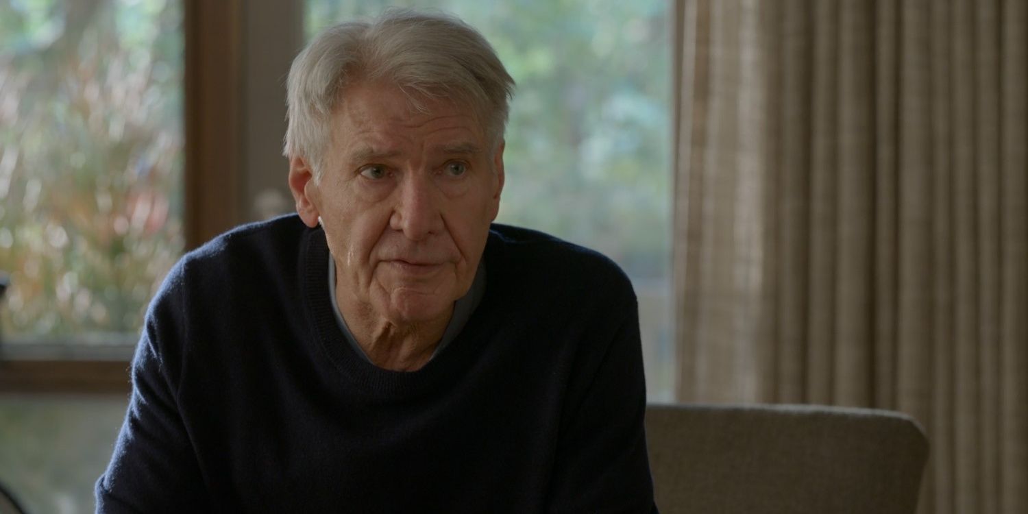 Paul (Harrison Ford) habla con un paciente en la temporada 2 de Shrinking