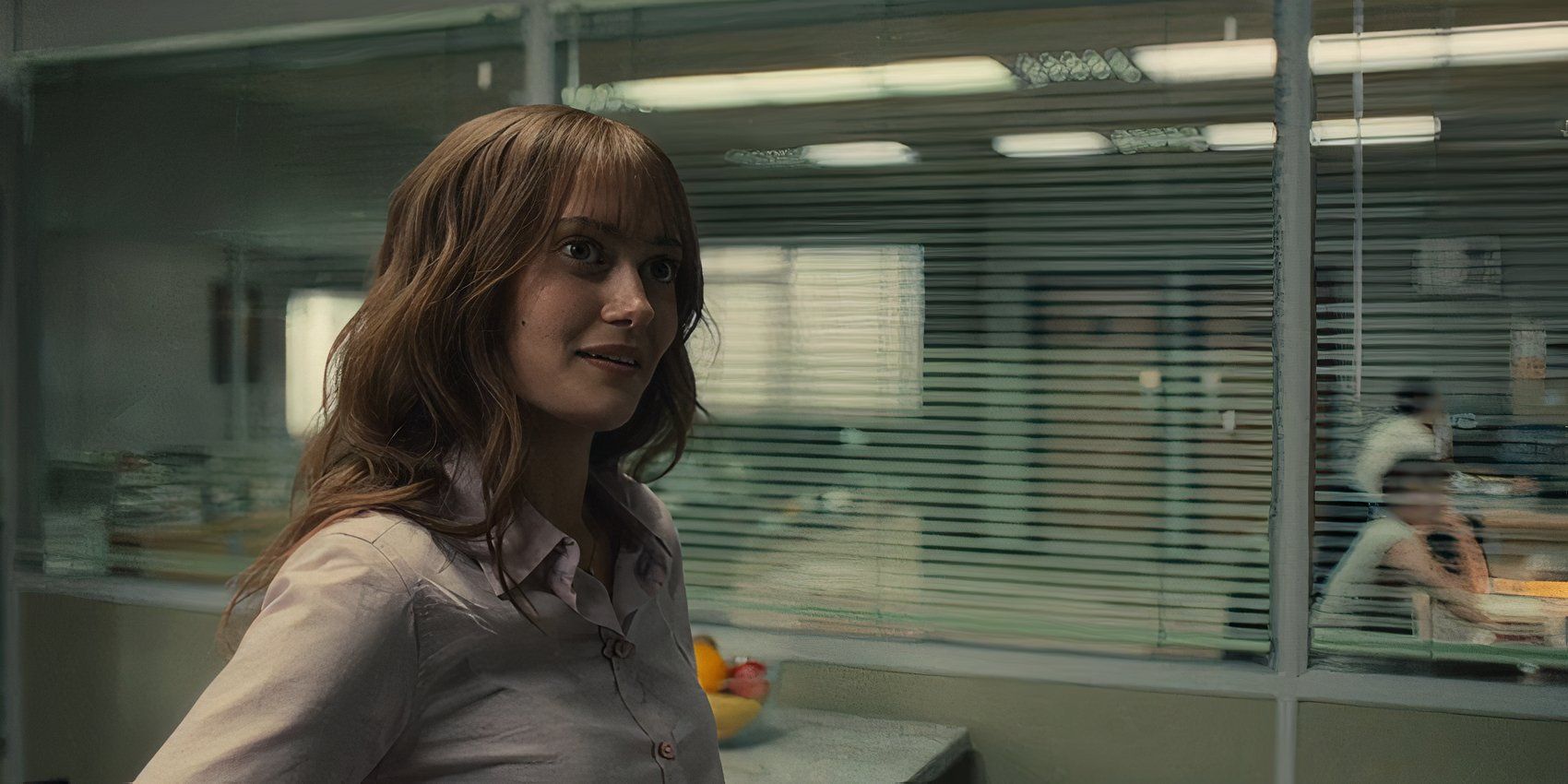 Rhiannon Lewis (Ella Purnell) smiling at AJ in Sweetpea episode 4