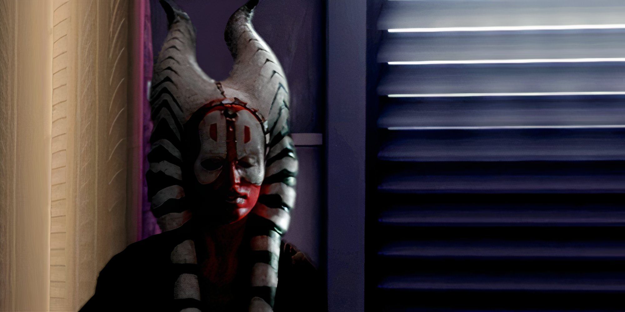 Shaak Ti meditó en el Templo Jedi antes de que Anakin Skywalker lo matara en una escena eliminada de Star Wars: Episodio III - La venganza de los Sith.