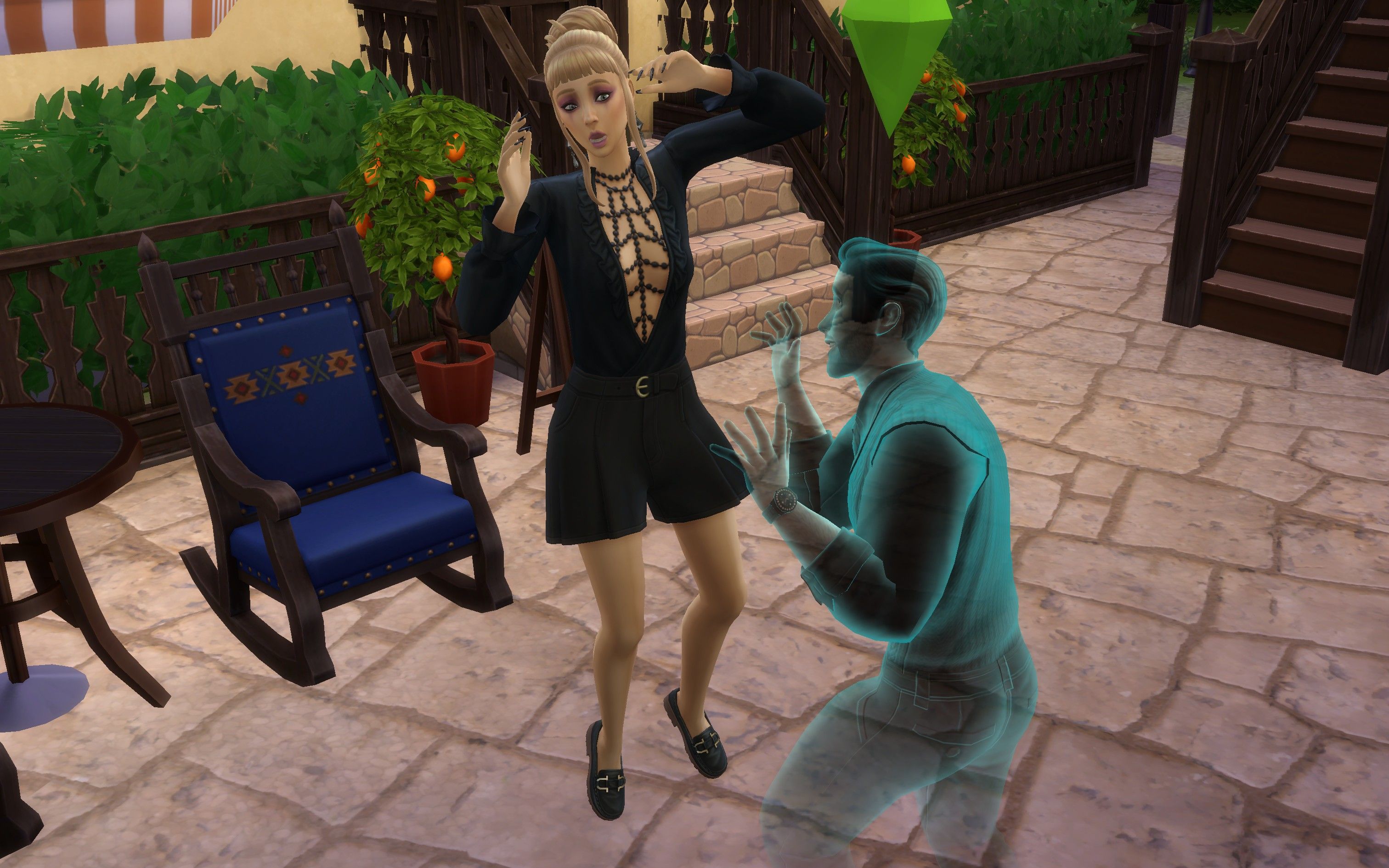 Los Sims 4 La mujer de Los Sims tiene miedo del fantasma Sim y salta en el aire.