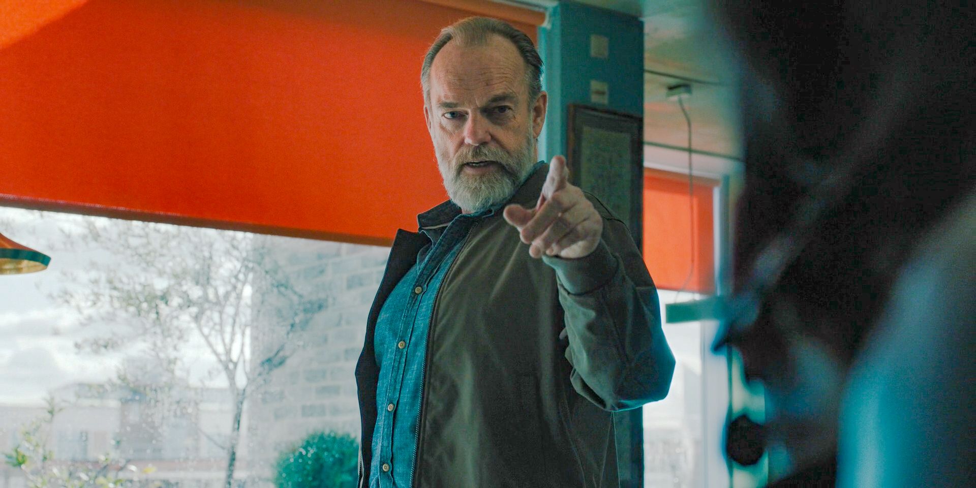 Temporada 5 de Slow Horses: el regreso de Frank Harkness recibe una respuesta cautelosa de Hugo Weaving