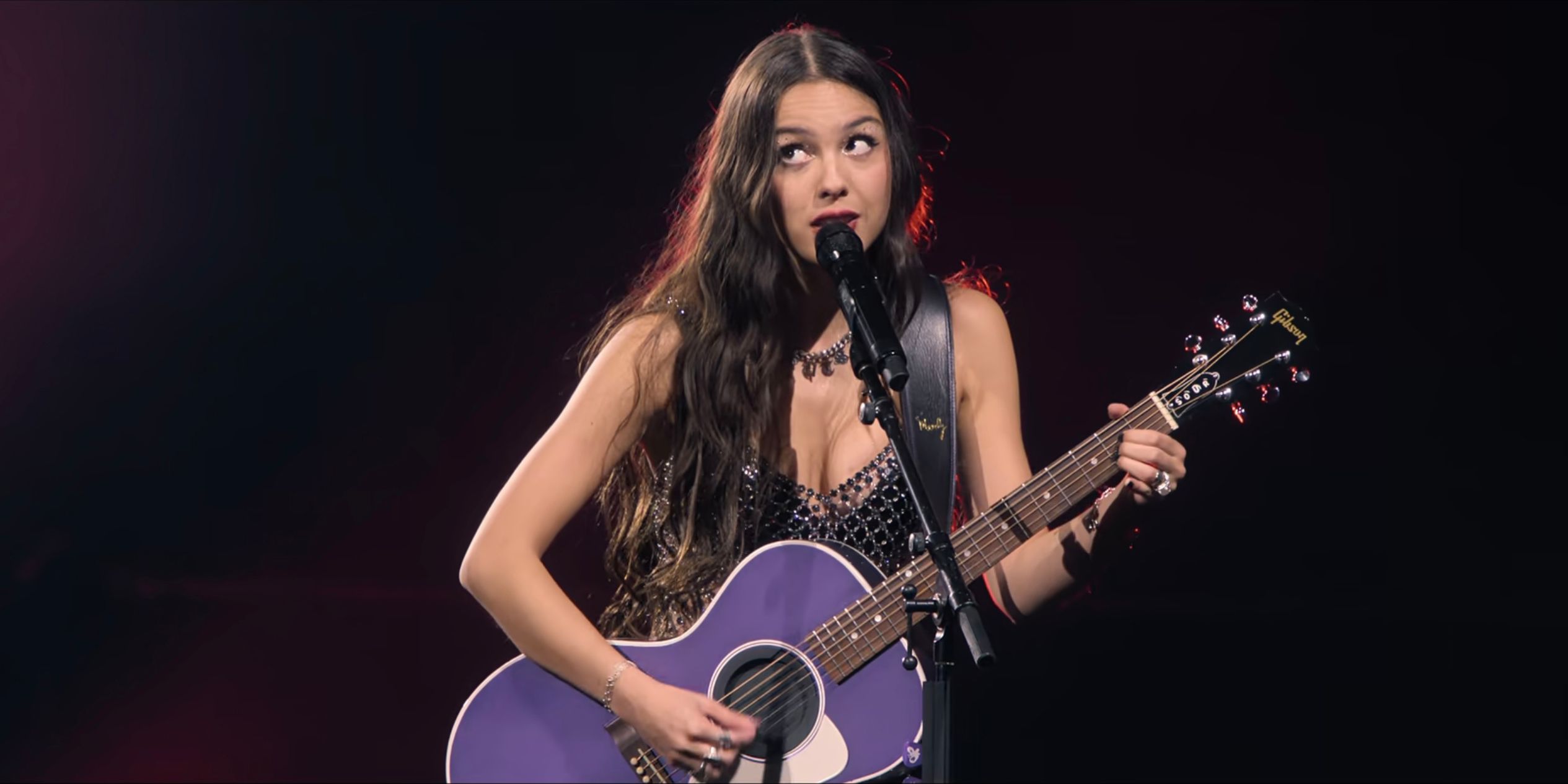 Olivia Rodrigo Playing Her Guitar While Singing &ldquo;So American&rdquo; In Netflix&rsquo;s Olivia Rodrigo: GUTS World Tour