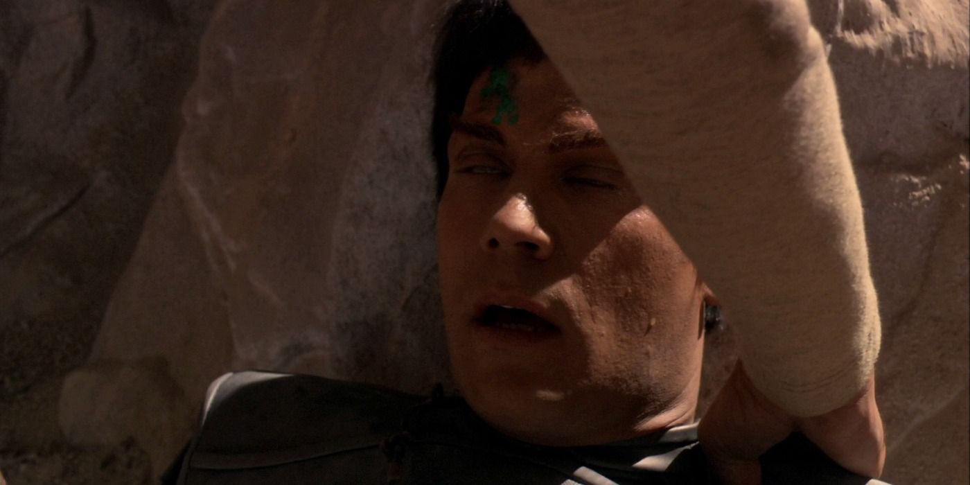 8 Non-Vulcan Star Trek Characters Can Do Spock's Nerve Pinch