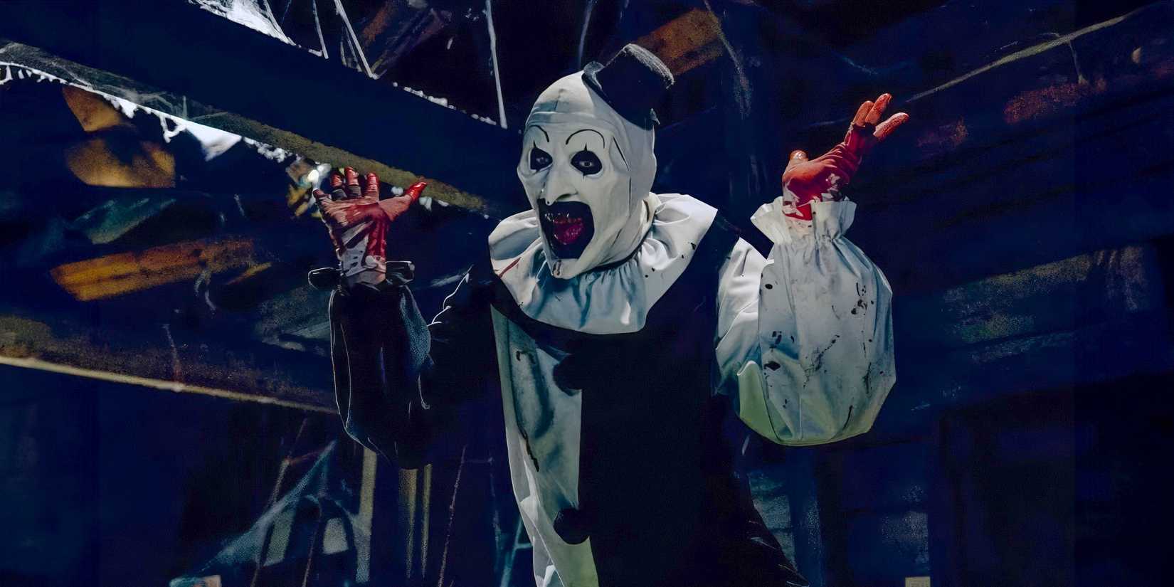 Art the Clown has both hands covered in blood in Terrifier 3.