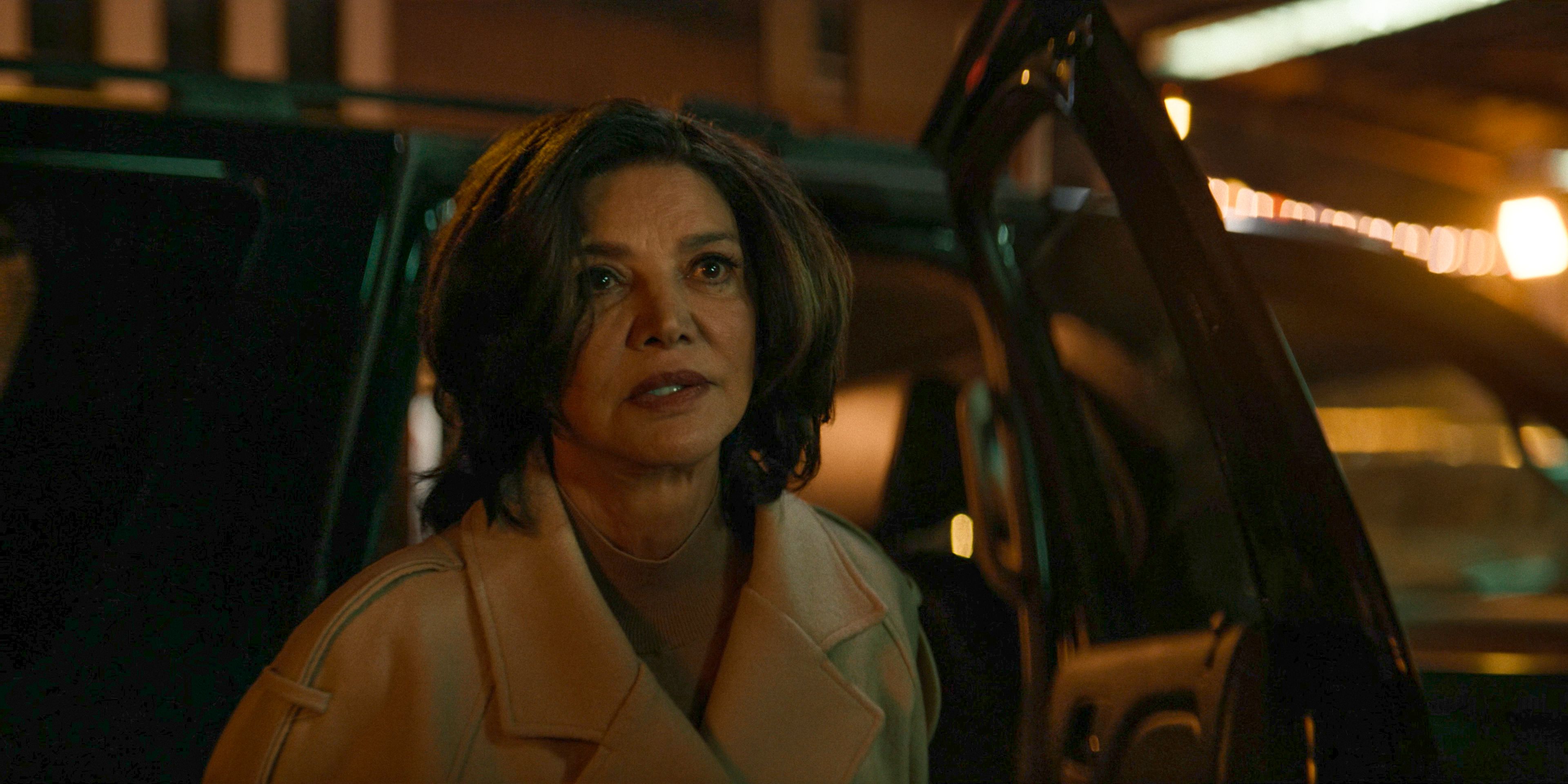 Nadia Maroni (Shohreh Aghdashloo) ambushes Oz in The Penguin Season 1 Episode 3