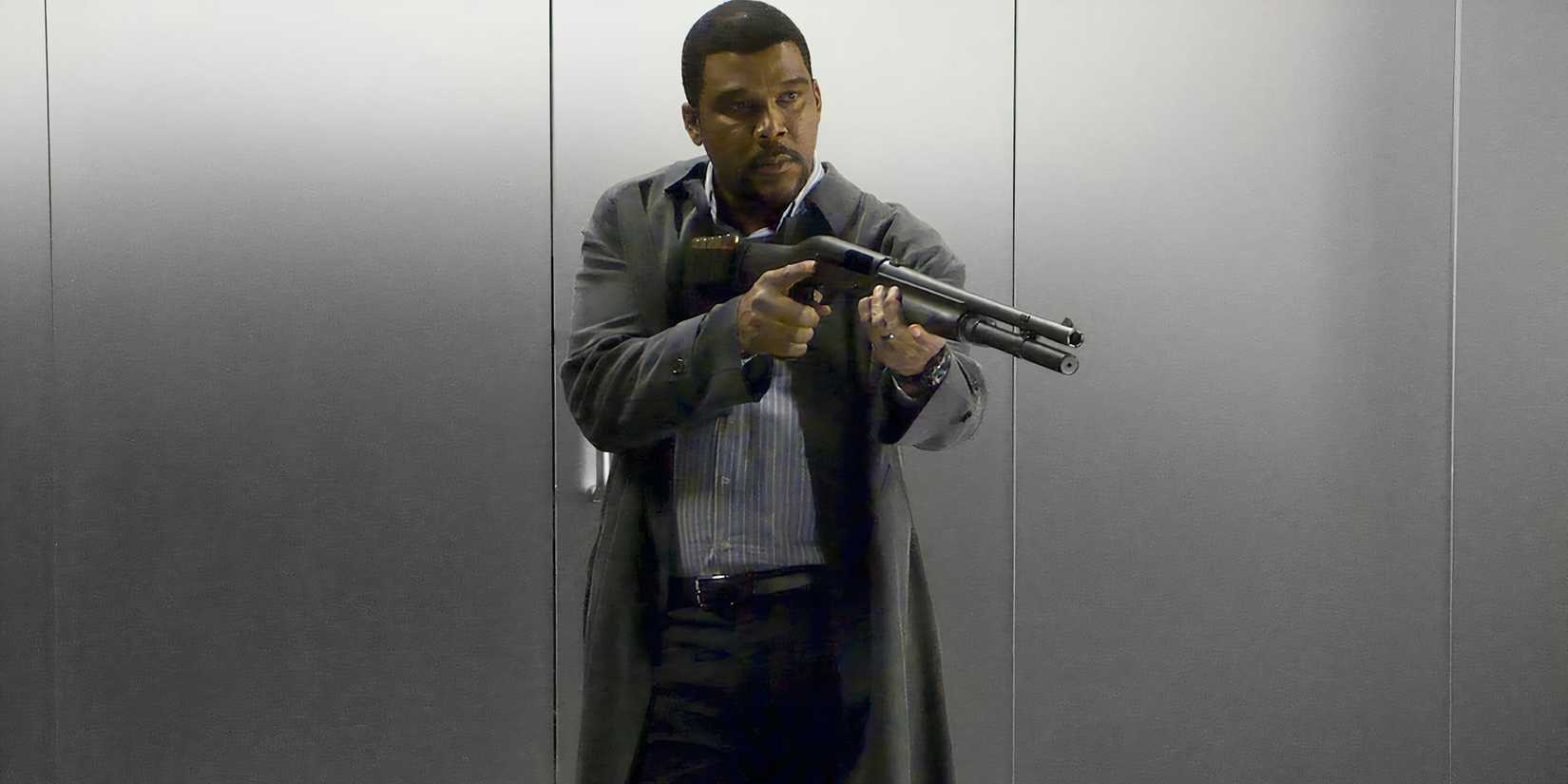 Tyler Perry as Alex aiming his shotgun at someone in Alex Cross