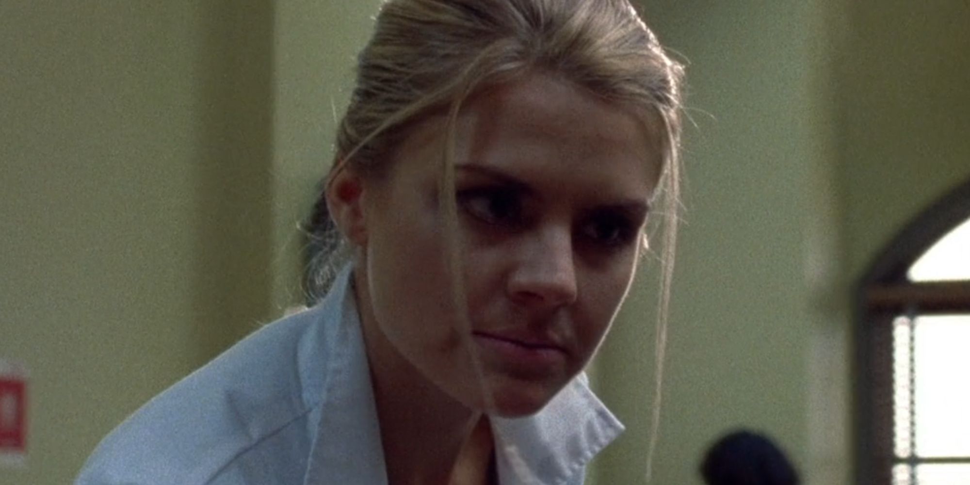 Eliza Coupe luce seria como Denise Mahoney en Scrubs