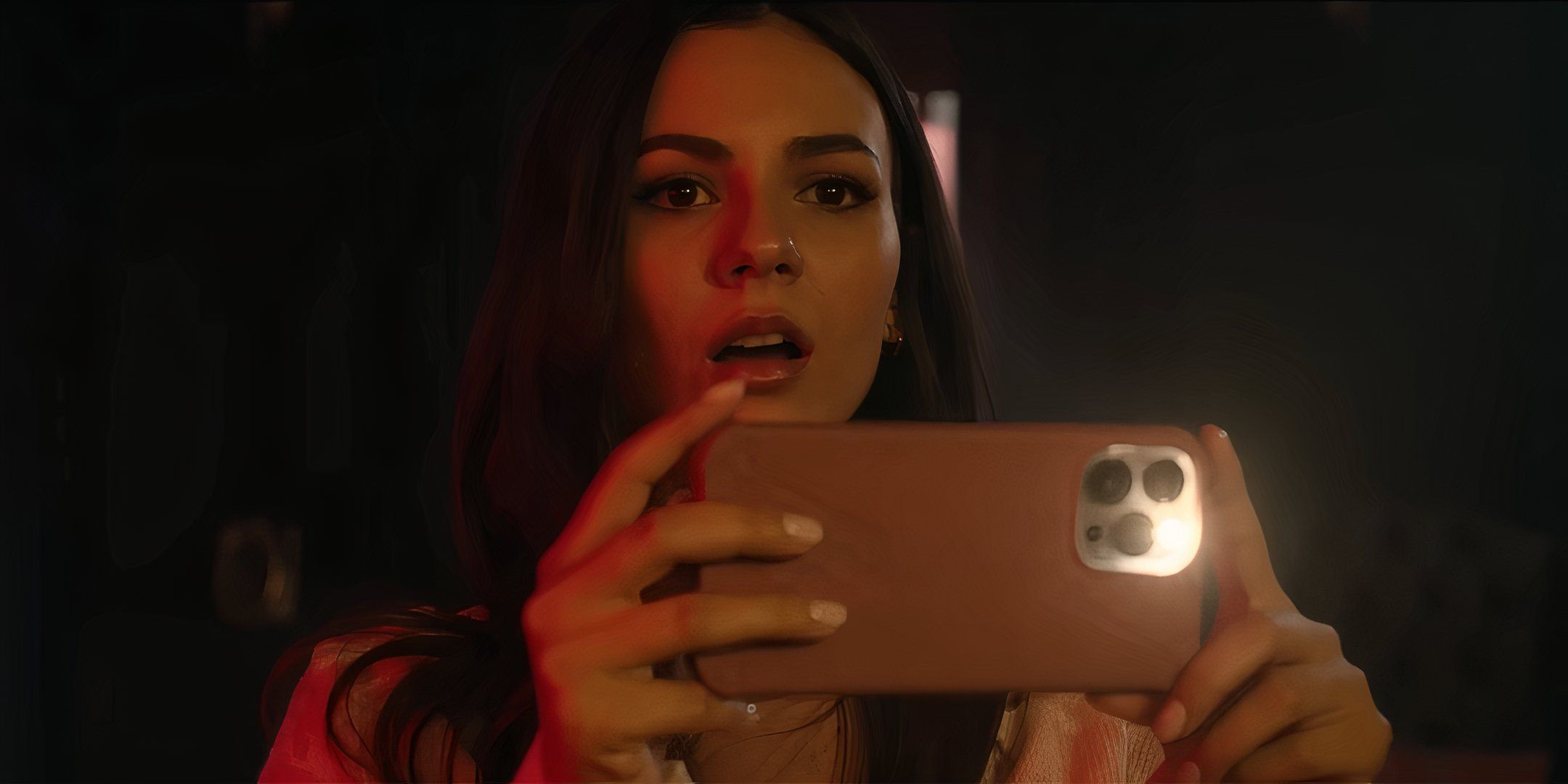 Victoria Justice y Devon Ross de Depravity hablan sobre un thriller impredecible, escenas de lucha y la filmación de la primera escena íntima