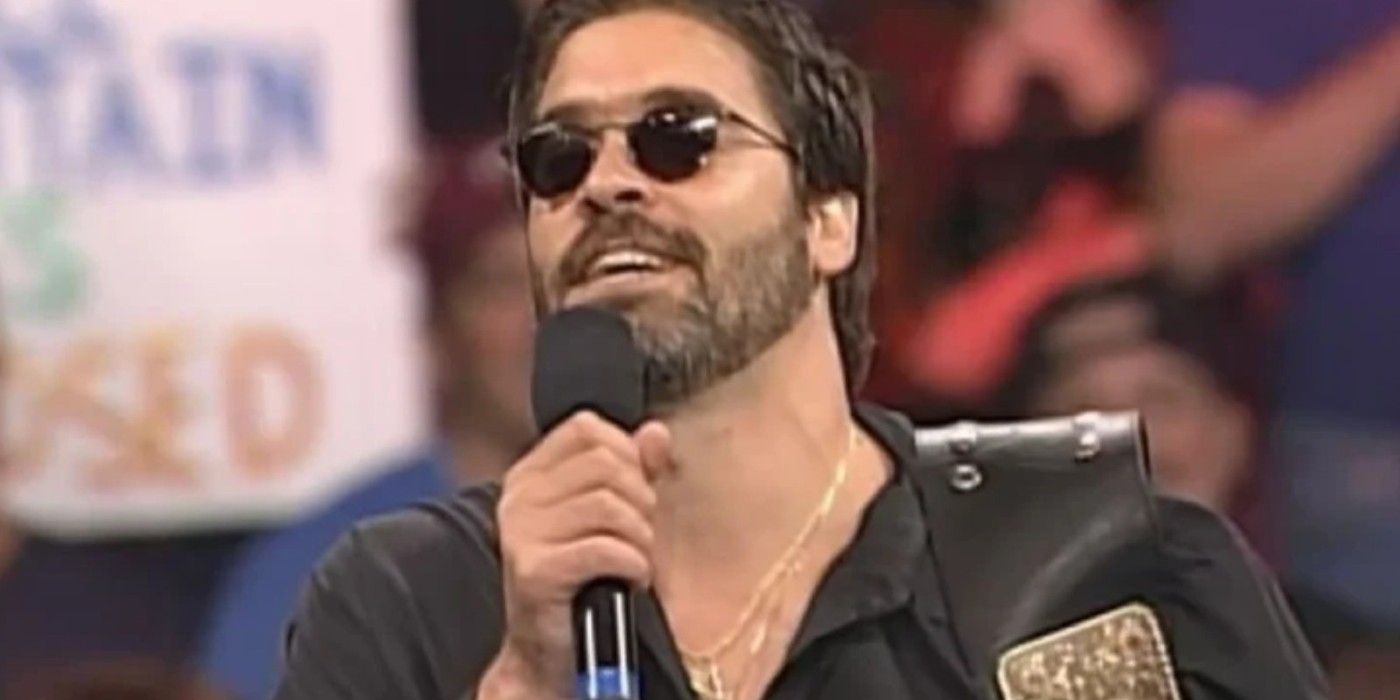 Vince Russo detém o WCW World Heavyweight Championship