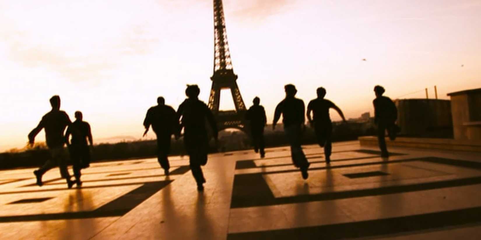 The Infected running through Paris in 28 Weeks Later