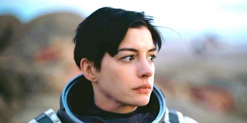 Anne Hathaway's Brand sits and stares in Interstellar