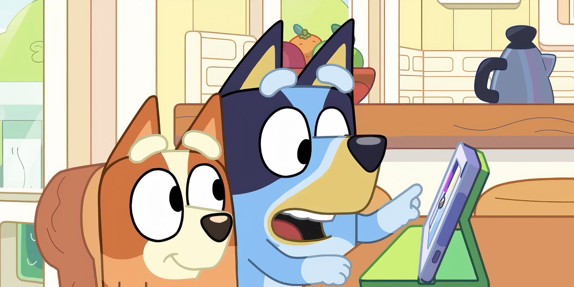 Bluey y Bingo miran la pantalla de la tableta en el episodio de Bluey Faceytalk.