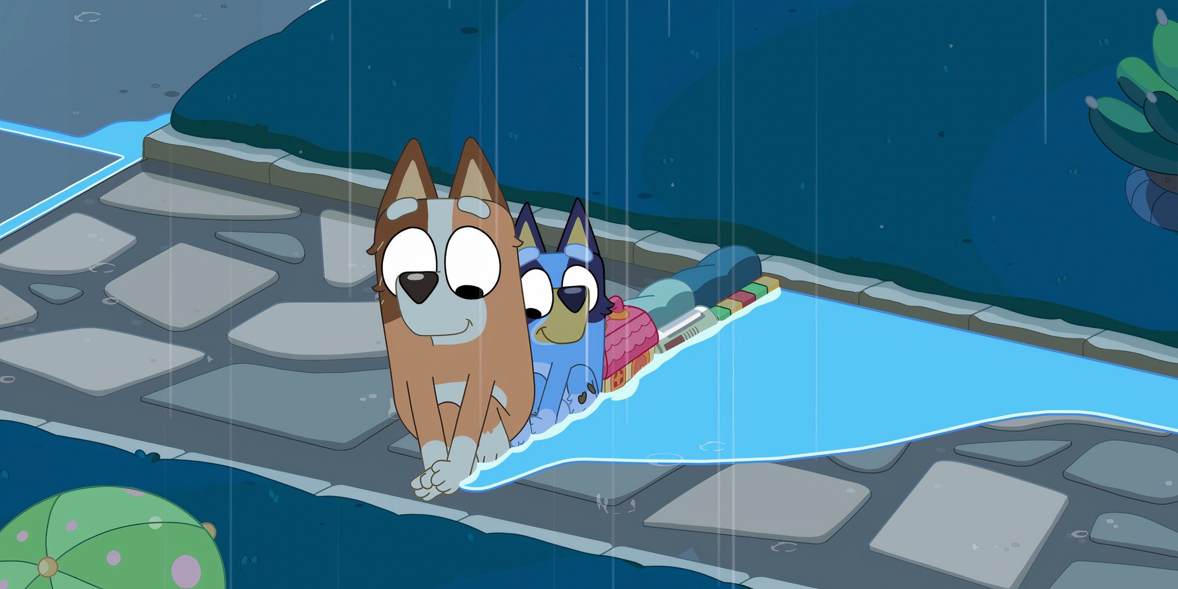 Chilli y Bluey juegan bajo la lluvia en el episodio Bluey Rain