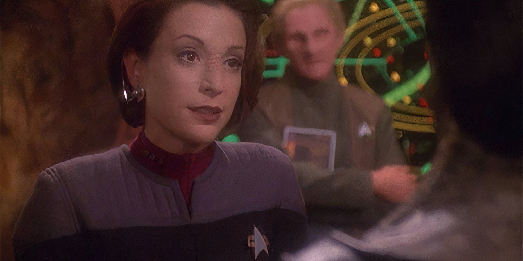 Colonel Kira (Nana Visitor) wearing Starfleet uniform confronts Damar (Casey Biggs) DS9 When it rains