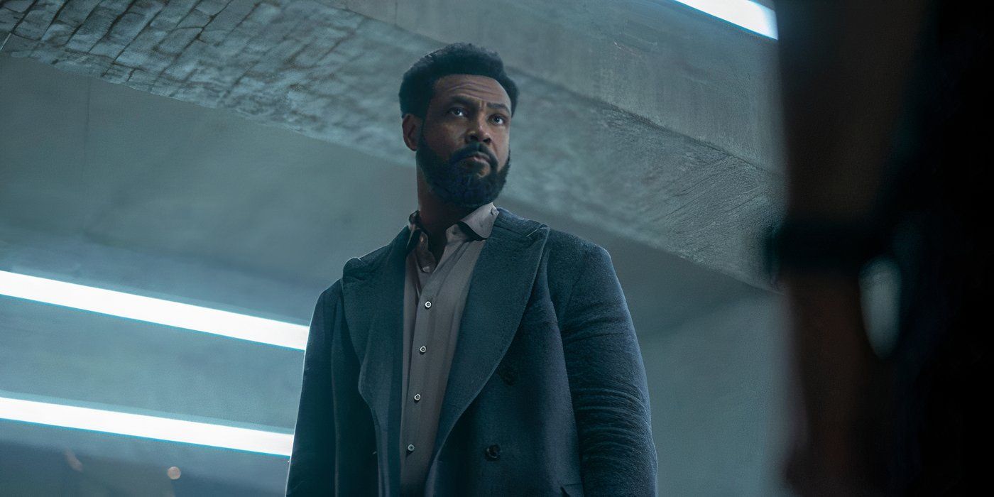 Isaiah Mustafa mira como John Sampson en Cross