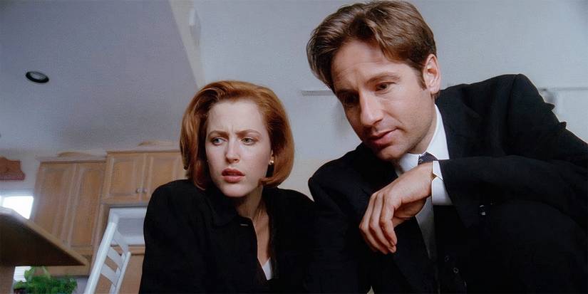 David Duchovny and Gillian Anderson in The X-Files (season 5)