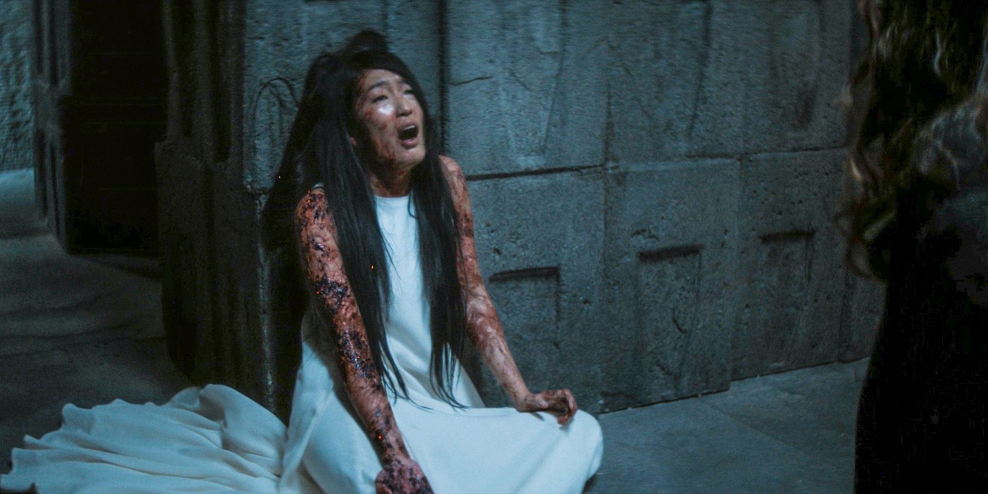 Mother Kasha (Jihae) dies from burns on her body in Dune: Prophecy Season 1 Ep 1