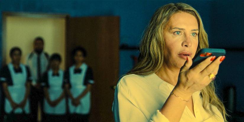 Emilia Pérez (Karla Sofía Gascón) furious because Jessi has taken the children from the house in Emilia Pérez