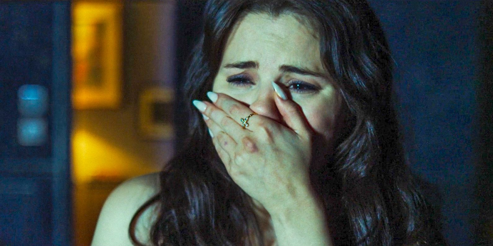 Jessi (Selena Gomez) crying after learning about the death of Manitas del Monte in Emilia Pérez